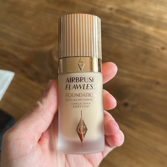HOST PICK!!! LN — Airbrush Flawless Foundation in “N4” — Charlotte Tilbury - Picture 4 of 5